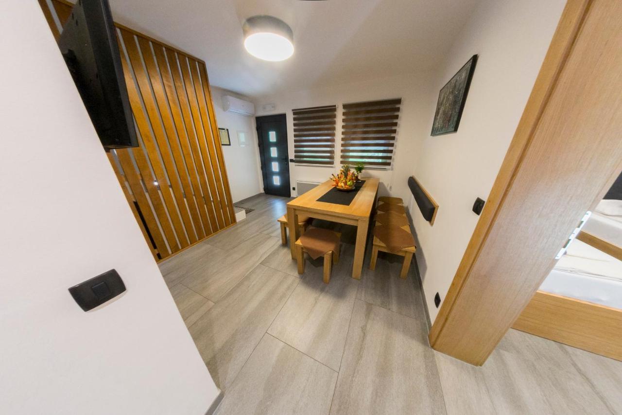 Apartments Oeneus Racic ภายนอก รูปภาพ